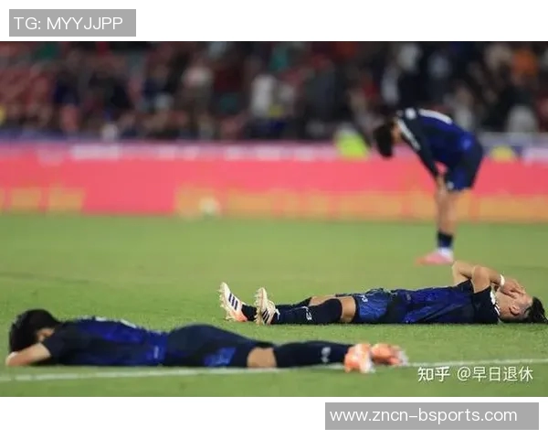 日本U20在加时赛被法国绝杀球员痛苦瘫倒赛场泪如雨下