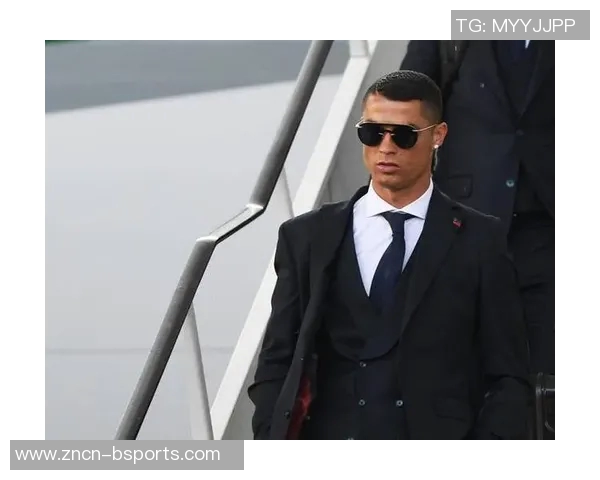 C罗分享回归葡萄牙国家队的帅气照片墨镜加持魅力十足